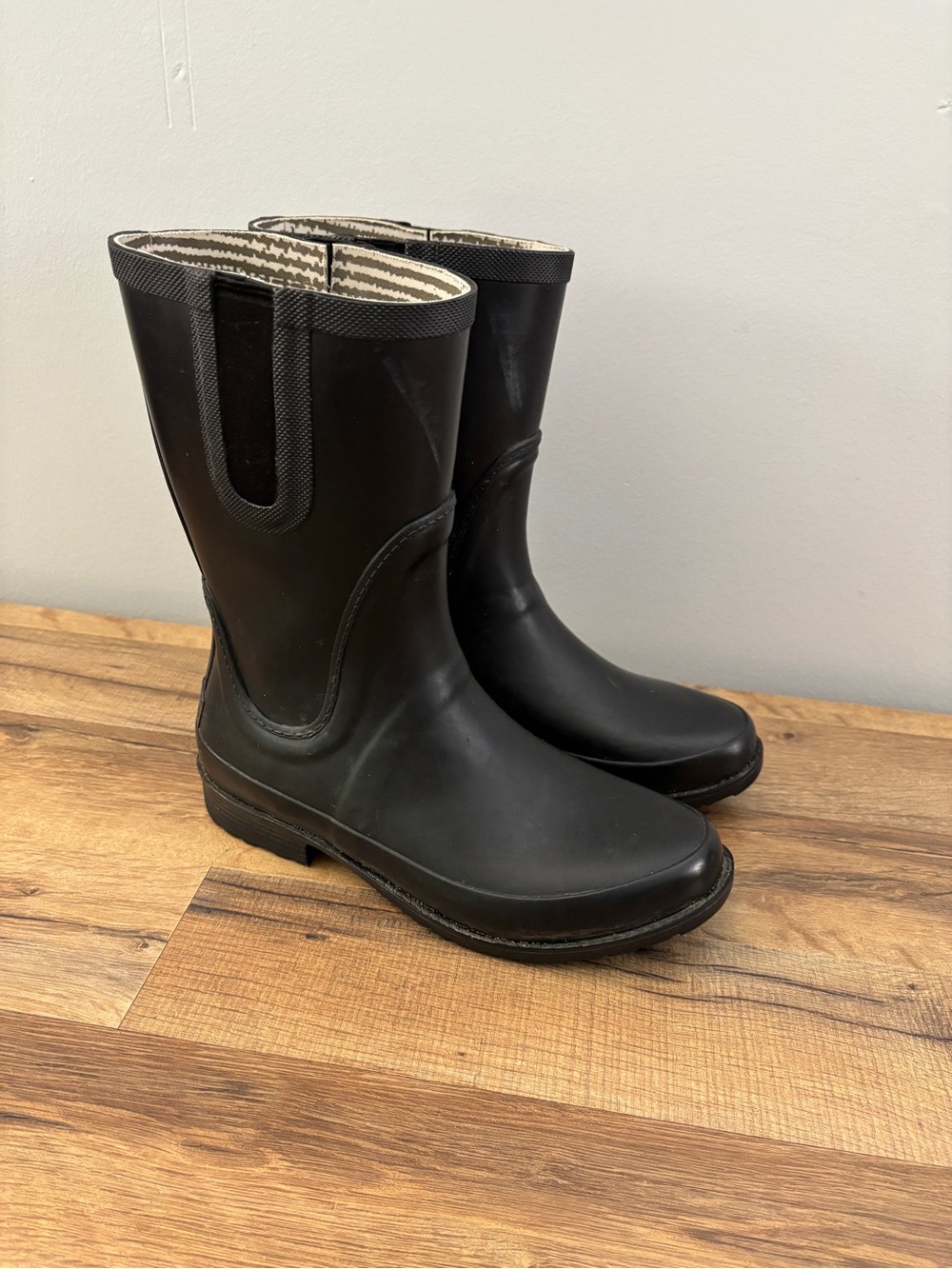 L.L. Bean Rugged Wellie Chelsea Waterproof Rain Boots Black Women’s